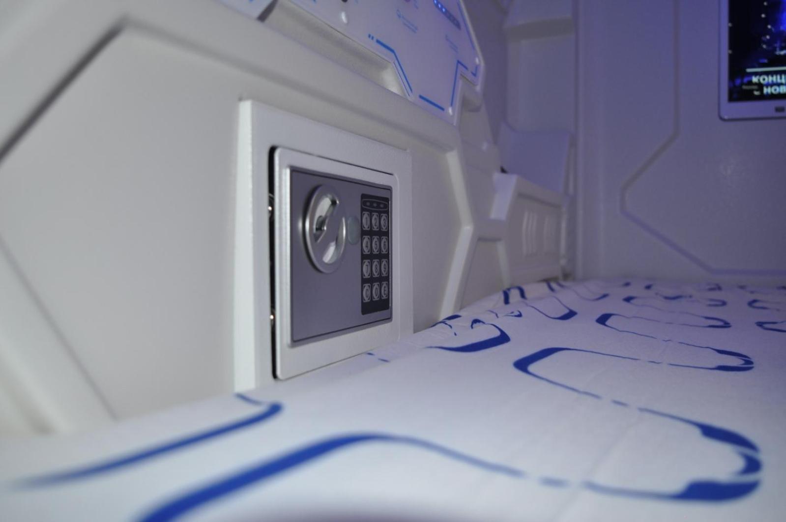 Hotel Cosmos Capsule Coworking London Exterior foto
