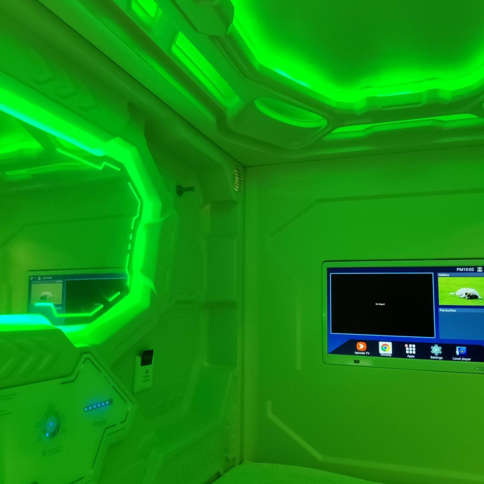 Hotel Cosmos Capsule Coworking London Exterior foto